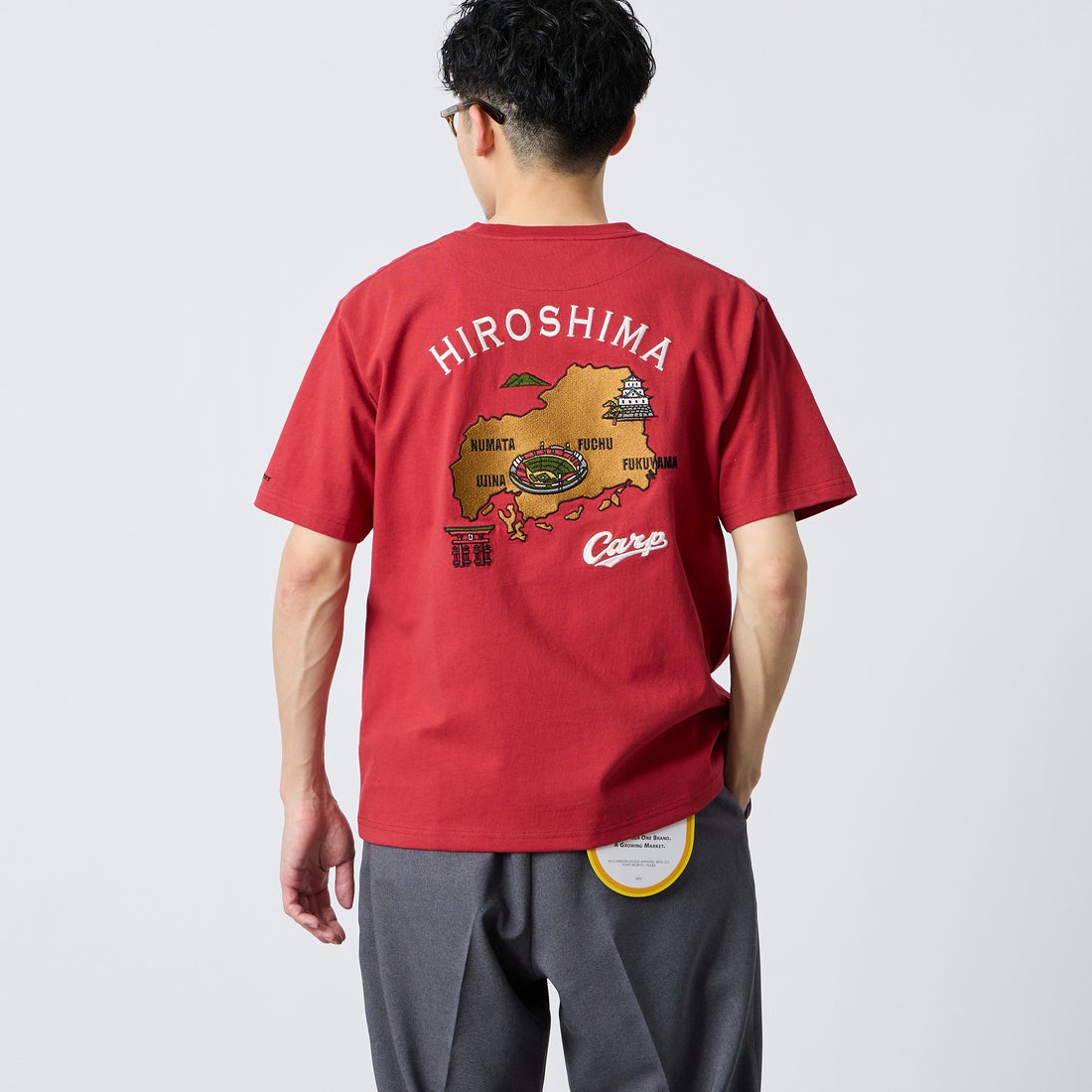 HIROSHIMA CARP × JEANSFACTORY [ヒロシマカープ × ジーンズファクトリー] 広島東洋カープ コラボ刺繍Tシャツ [6547001] 12 A RED M &&モデル身長：168cm 着用サイズ：M&&