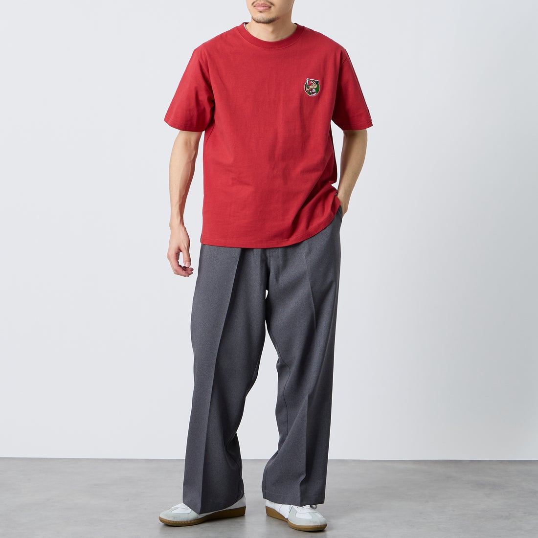 HIROSHIMA CARP × JEANSFACTORY [ヒロシマカープ × ジーンズファクトリー] 広島東洋カープ コラボ刺繍Tシャツ [6547001] 12 A RED M &&モデル身長：168cm 着用サイズ：M&&