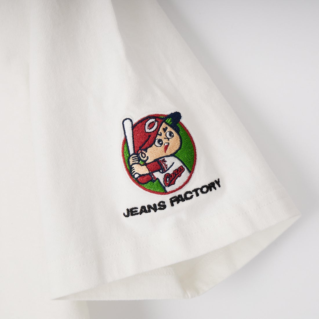HIROSHIMA CARP × JEANSFACTORY [ヒロシマカープ × ジーンズファクトリー] 広島東洋カープ コラボ刺繍Tシャツ [6547001] 06 B WHT C