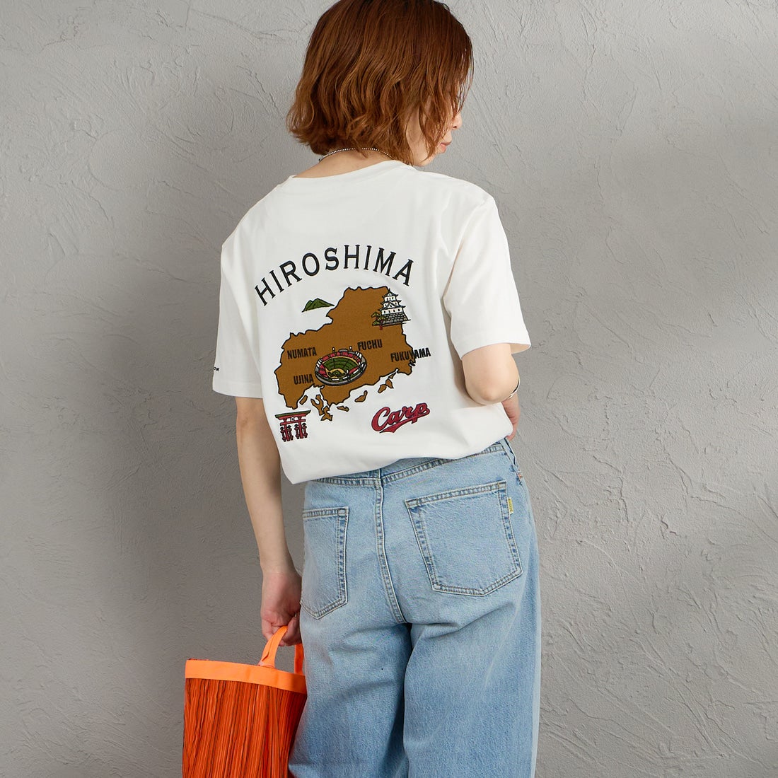 HIROSHIMA CARP × JEANSFACTORY [ヒロシマカープ × ジーンズファクトリー] 広島東洋カープ コラボ刺繍Tシャツ [6547001] 07 A WHT M &&モデル身長：158cm 着用サイズ：S&&