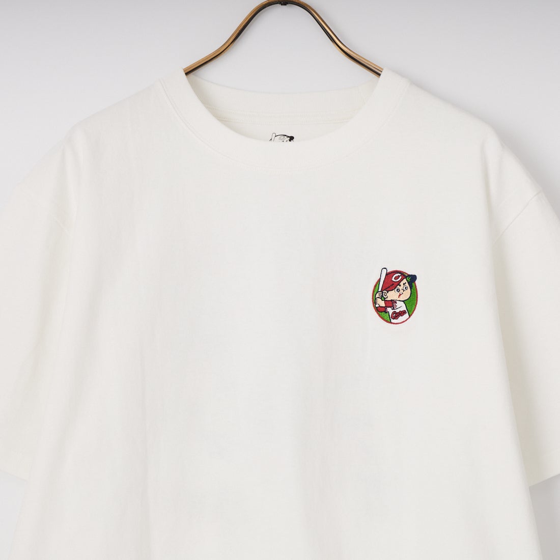 HIROSHIMA CARP × JEANSFACTORY [ヒロシマカープ × ジーンズファクトリー] 広島東洋カープ コラボ刺繍Tシャツ [6547001] 07 A WHT M