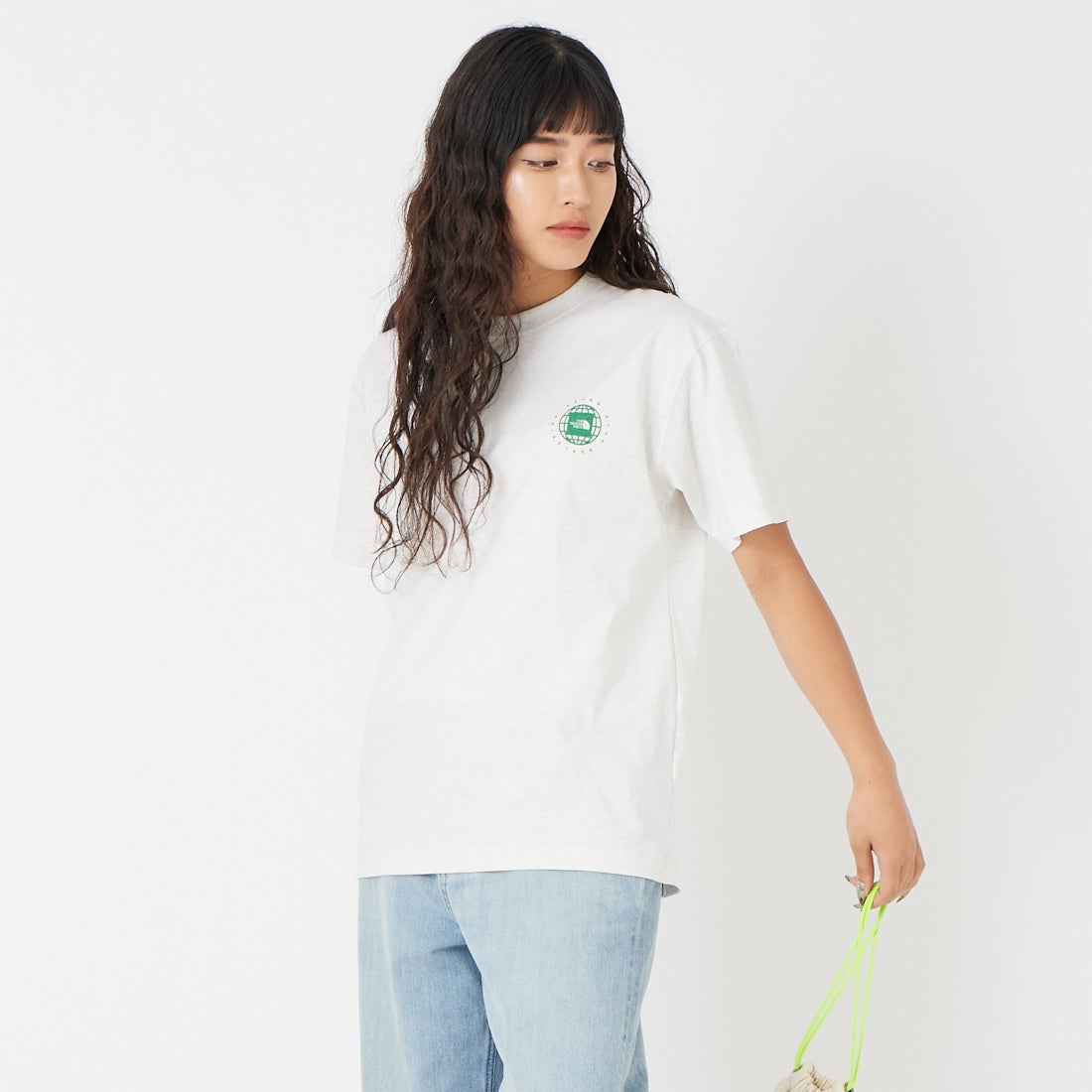 THE NORTH FACE [ザ ノースフェイス] ショートスリーブジオスクエアロゴTシャツ [NT32633] WT &&モデル身長：162cm 着用サイズ：S&&