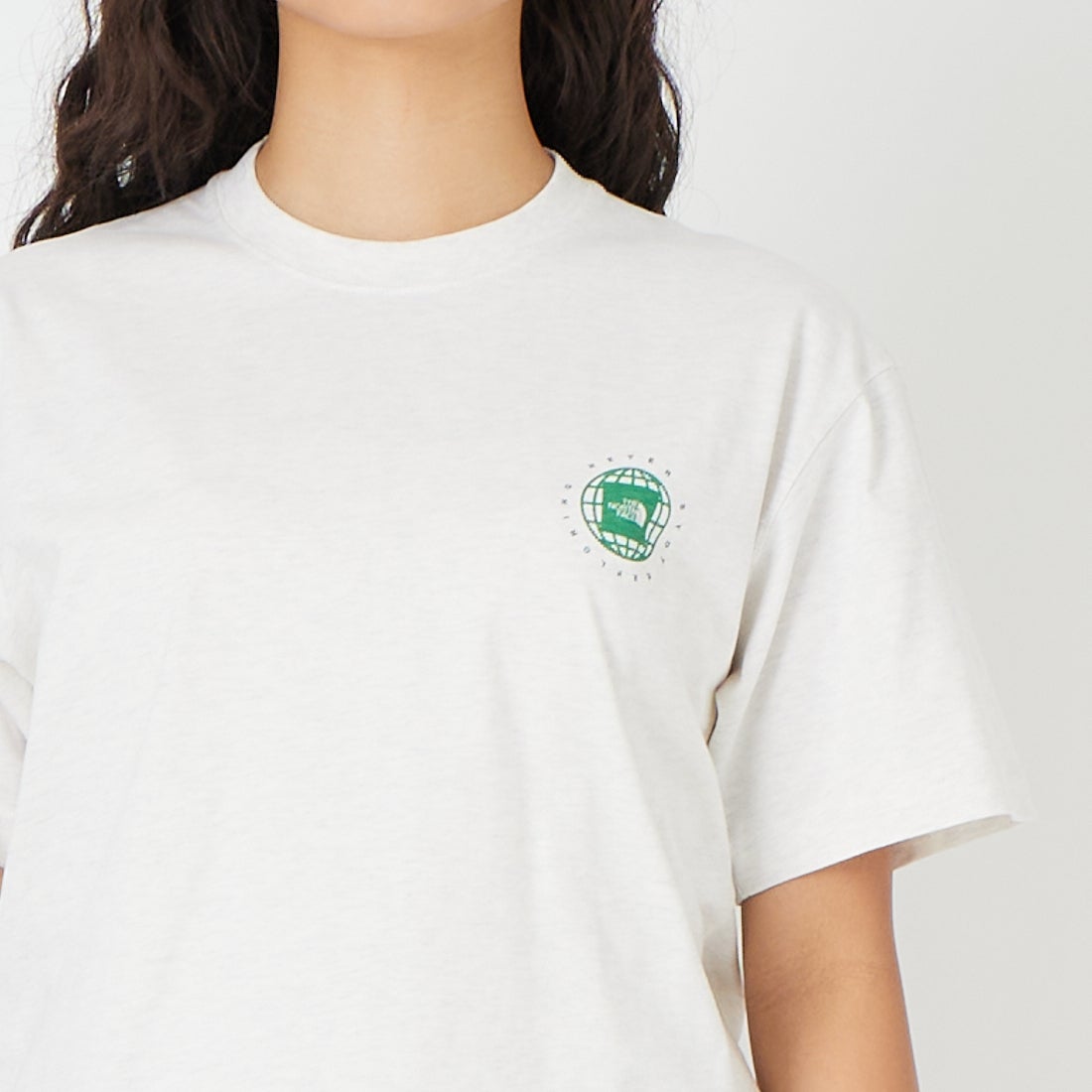 THE NORTH FACE [ザ ノースフェイス] ショートスリーブジオスクエアロゴTシャツ [NT32633] WT &&モデル身長：162cm 着用サイズ：S&&