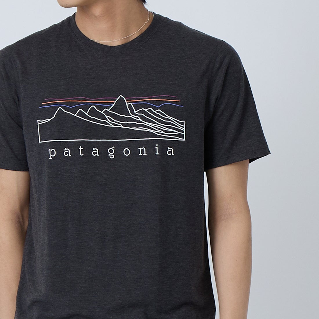 patagonia [パタゴニア] メンズ キャプリーン クールトレイルシャツ(ストラタピークス) [23721] INBK &&モデル身長：179cm 着用サイズ：S&&