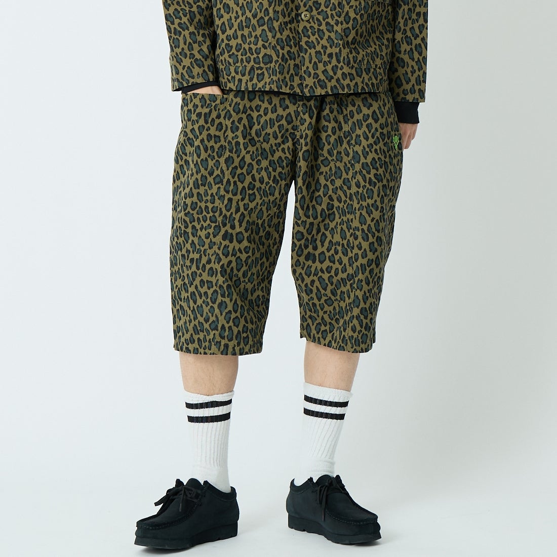 South2West8 [サウスツーウエストエイト] アーミーストリングクロップドパンツ [SX665] B OLIVE &&モデル身長：179cm 着用サイズ：S&&