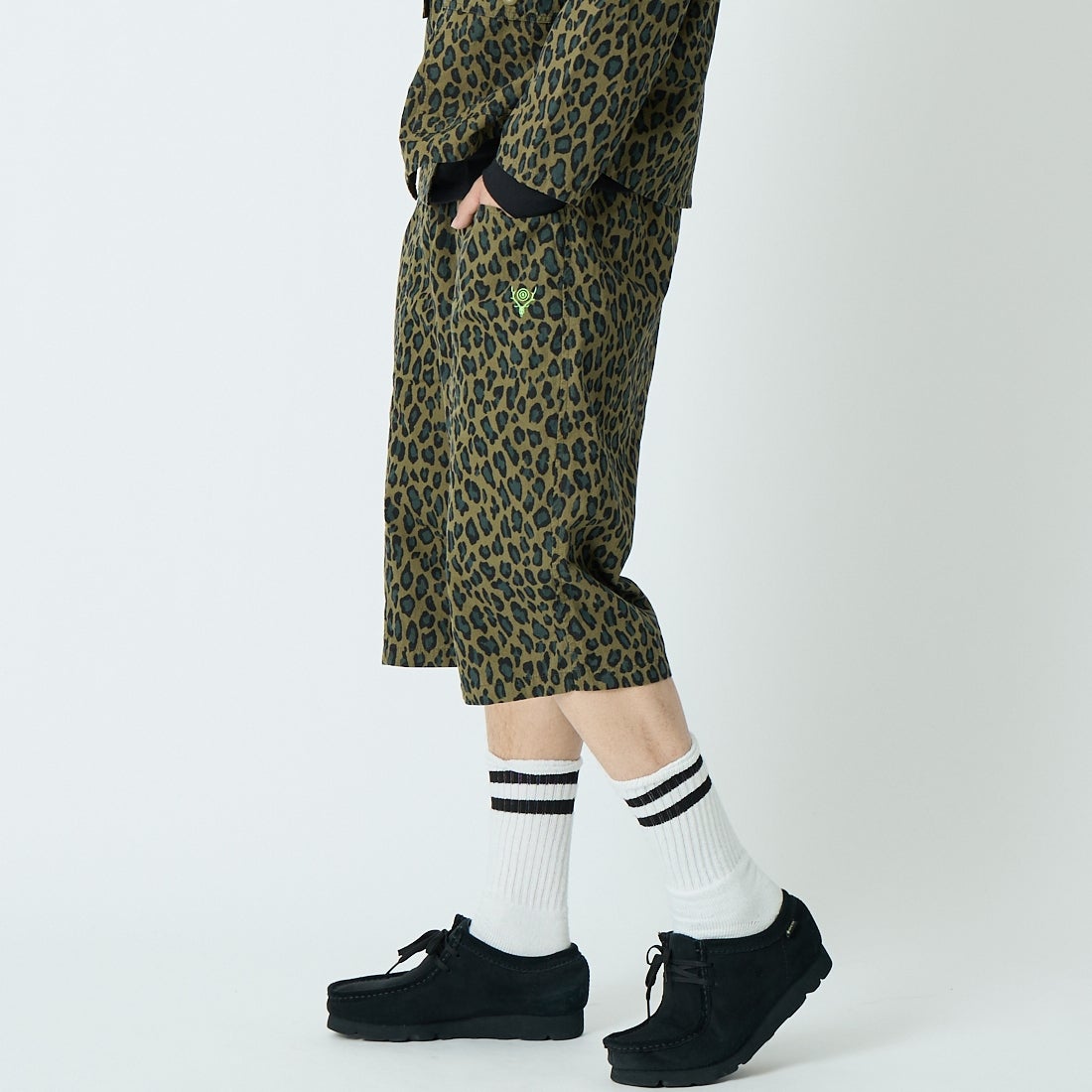 South2West8 [サウスツーウエストエイト] アーミーストリングクロップドパンツ [SX665] B OLIVE &&モデル身長：179cm 着用サイズ：S&&