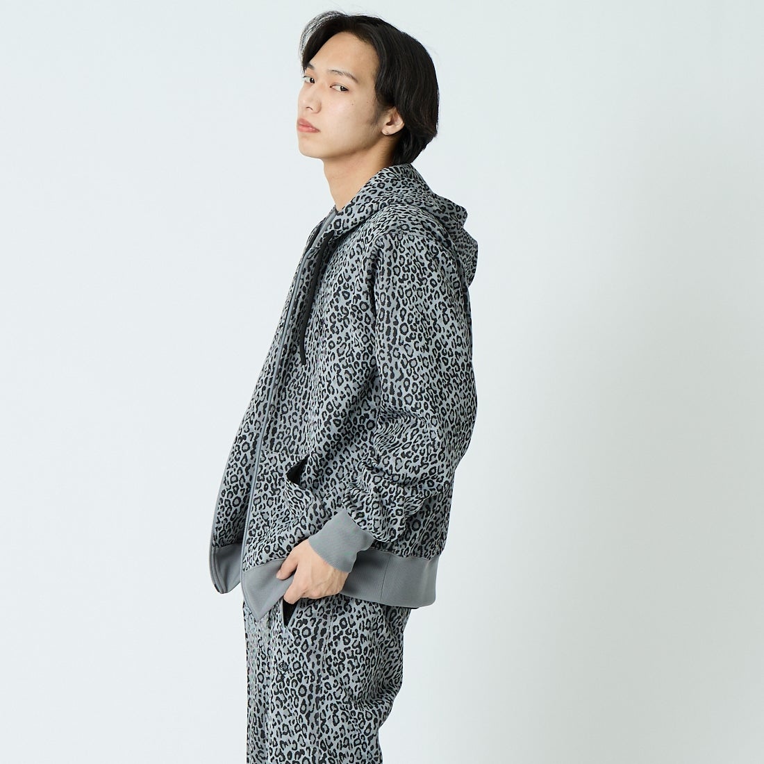 South2West8 [サウスツーウエストエイト] トレーナーフーディ [SX709] B GREY &&モデル身長：179cm 着用サイズ：M&&