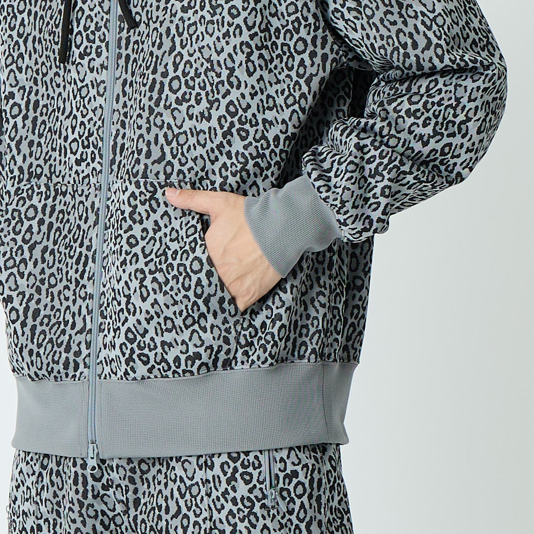 South2West8 [サウスツーウエストエイト] トレーナーフーディ [SX709] B GREY &&モデル身長：179cm 着用サイズ：M&&