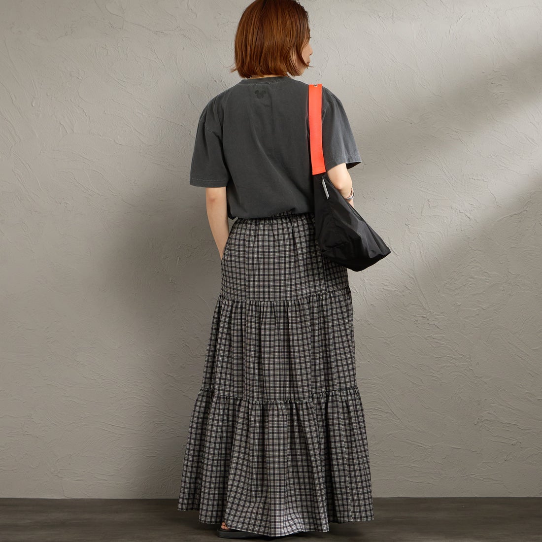 UNIVERSAL OVERALL [ユニバーサルオーバーオール] 別注 チェック柄プリント ティアードマキシ丈スカート [U2612767IN-JF] BLACK &&モデル身長：158cm 着用サイズ：F&&