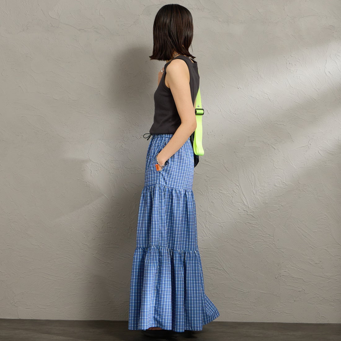 UNIVERSAL OVERALL [ユニバーサルオーバーオール] 別注 チェック柄プリント ティアードマキシ丈スカート [U2612767IN-JF] BLUE &&モデル身長：160cm 着用サイズ：F&&