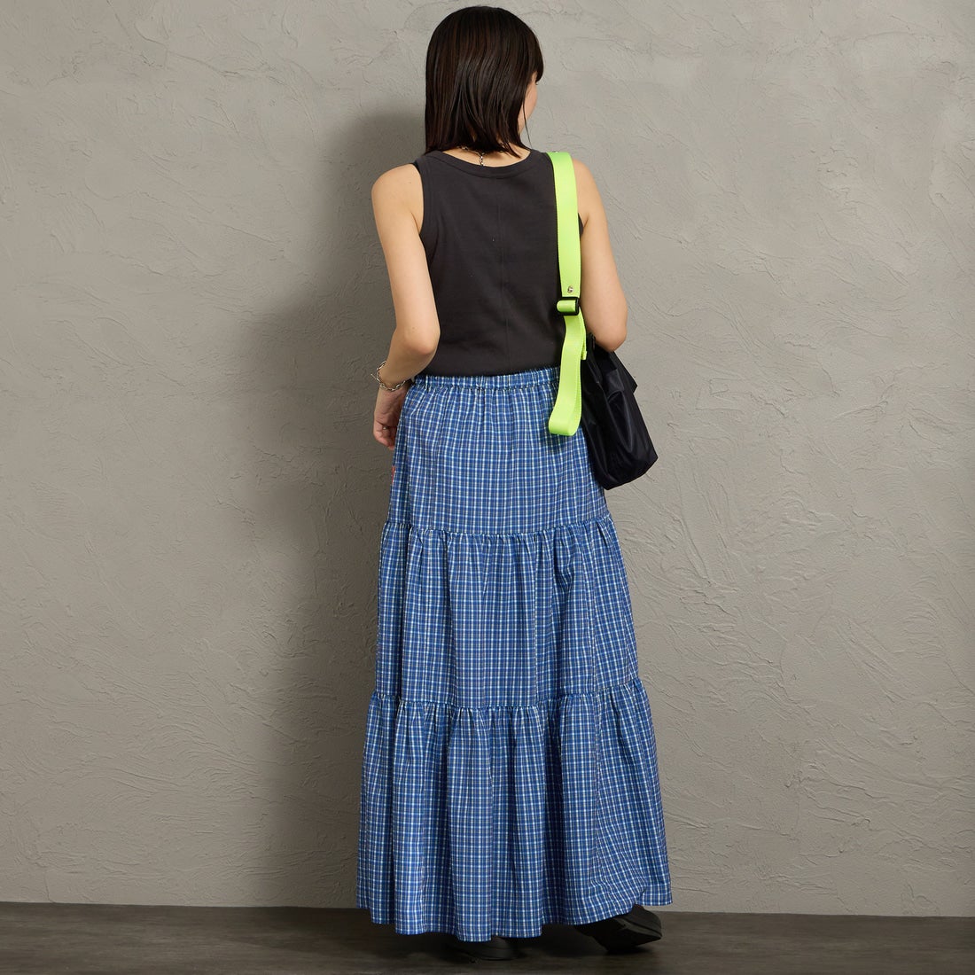 UNIVERSAL OVERALL [ユニバーサルオーバーオール] 別注 チェック柄プリント ティアードマキシ丈スカート [U2612767IN-JF] BLUE &&モデル身長：160cm 着用サイズ：F&&