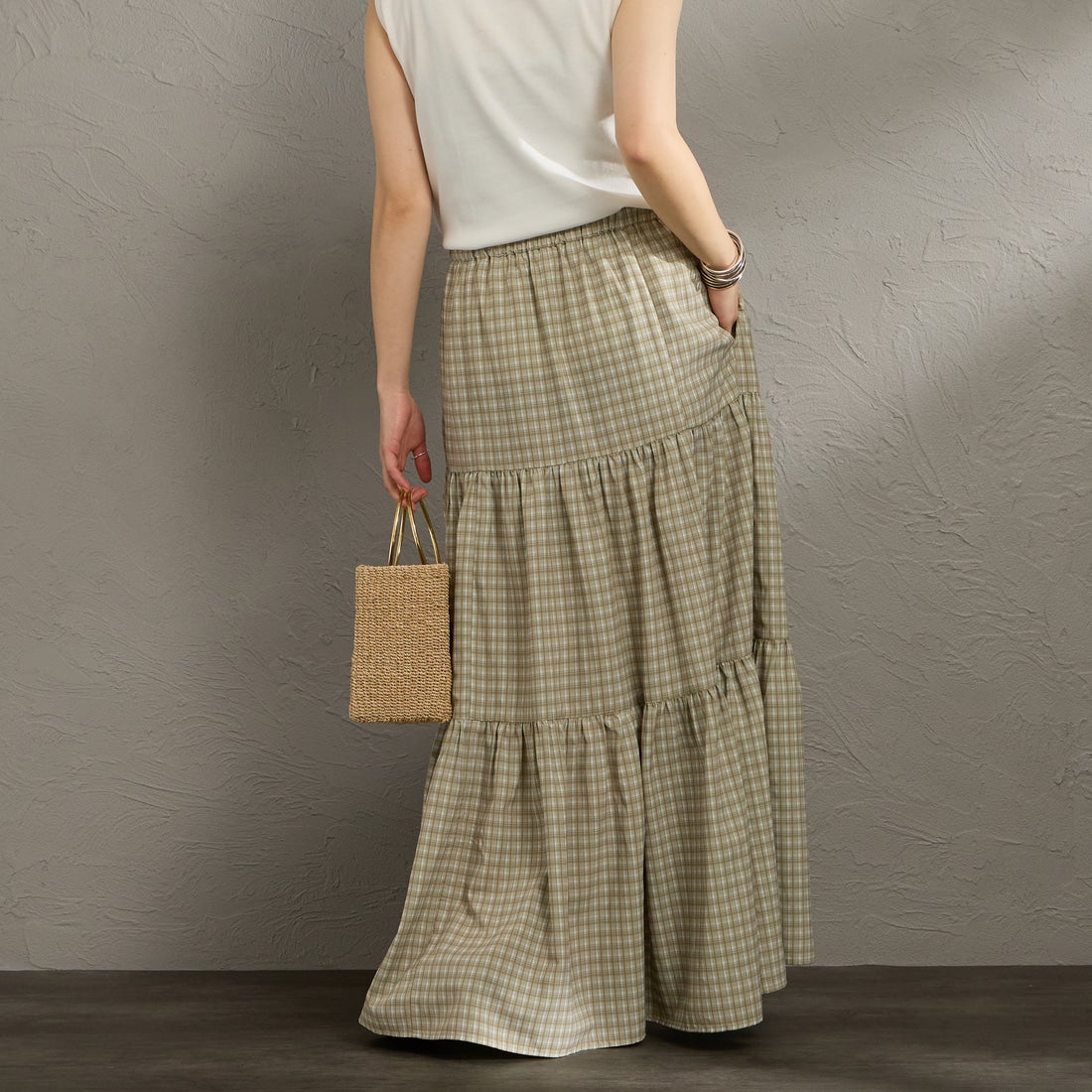 UNIVERSAL OVERALL [ユニバーサルオーバーオール] 別注 チェック柄プリント ティアードマキシ丈スカート [U2612767IN-JF] BEIGE &&モデル身長：158cm 着用サイズ：F&&