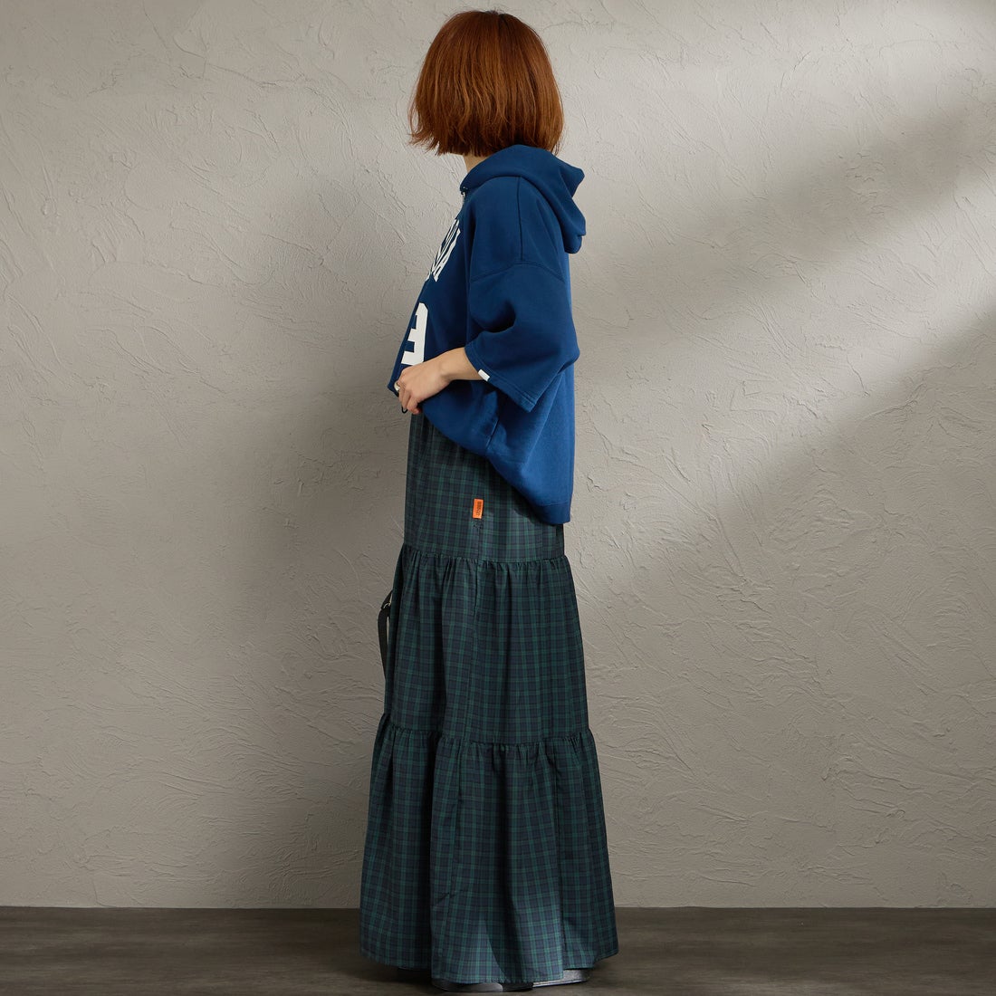 UNIVERSAL OVERALL [ユニバーサルオーバーオール] 別注 チェック柄プリント ティアードマキシ丈スカート [U2612767IN-JF] GREEN &&モデル身長：158cm 着用サイズ：F&&