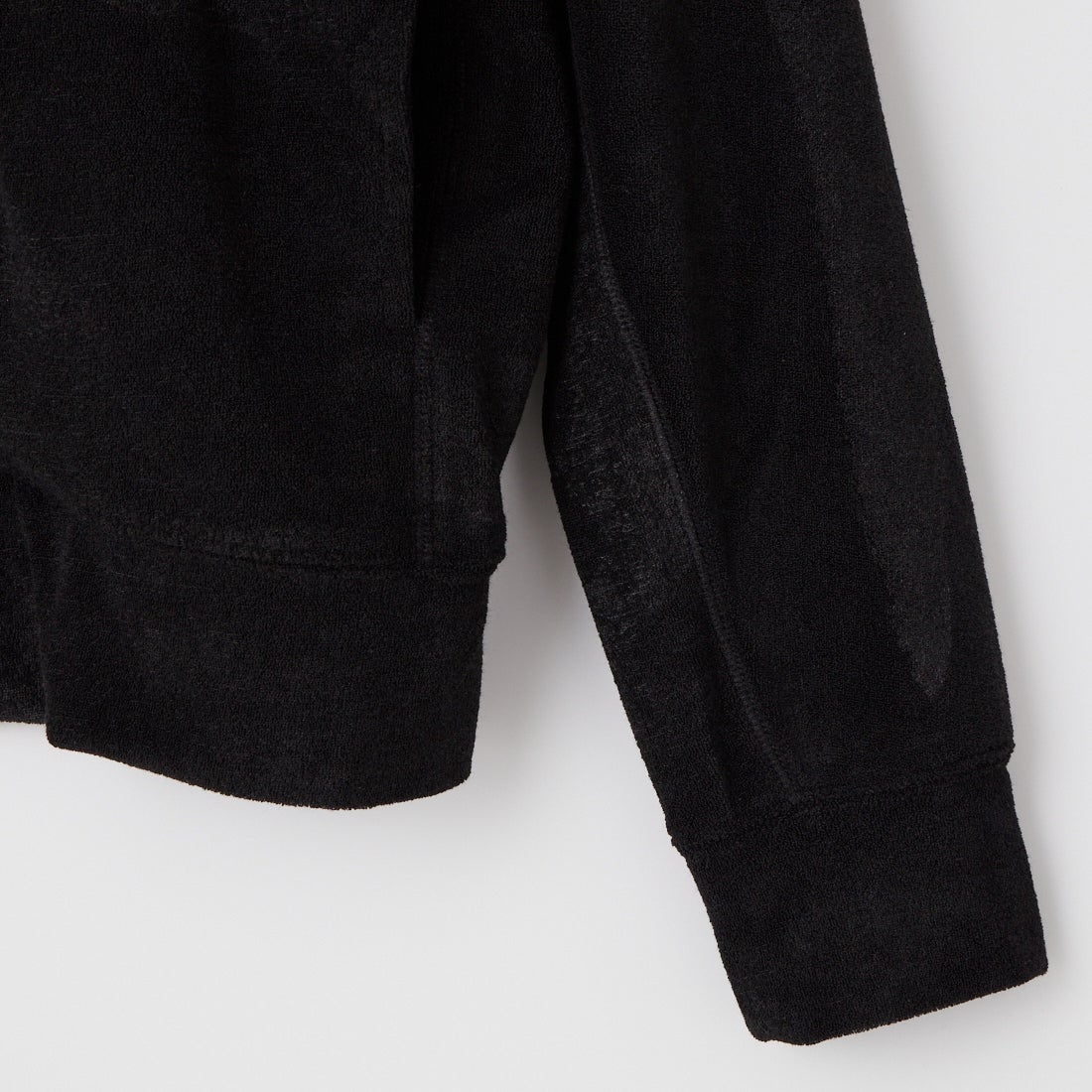 1PIU1UGUALE3 RELAX [ウノ ピゥ ウノ ウグァーレ トレ] カモ柄エンボスパイルパーカー [USO-26066] SN90 BLACK