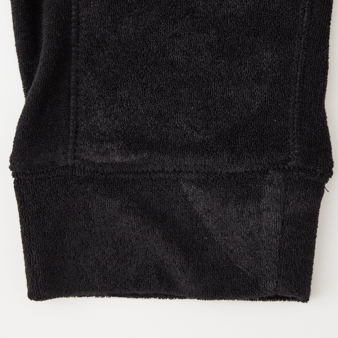 1PIU1UGUALE3 RELAX [ウノ ピゥ ウノ ウグァーレ トレ] カモ柄エンボスパイルジョガーパンツ [USB-26066] SN90 BLACK