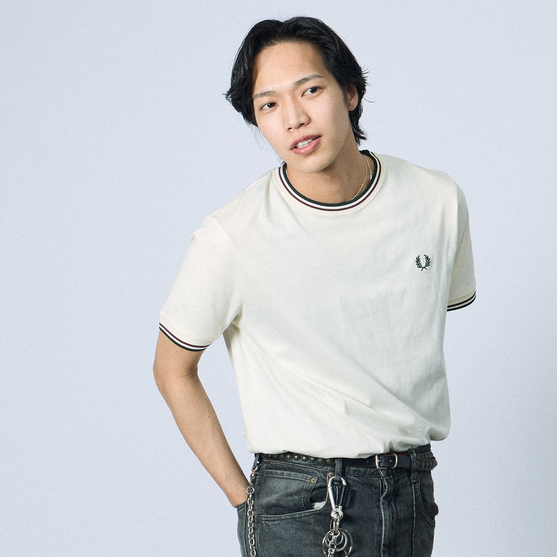 FRED PERRY [フレッドペリー] ツインティップ ショートスリーブTシャツ [M1588V] 84A ECRU/O &&モデル身長：179cm 着用サイズ：L&&