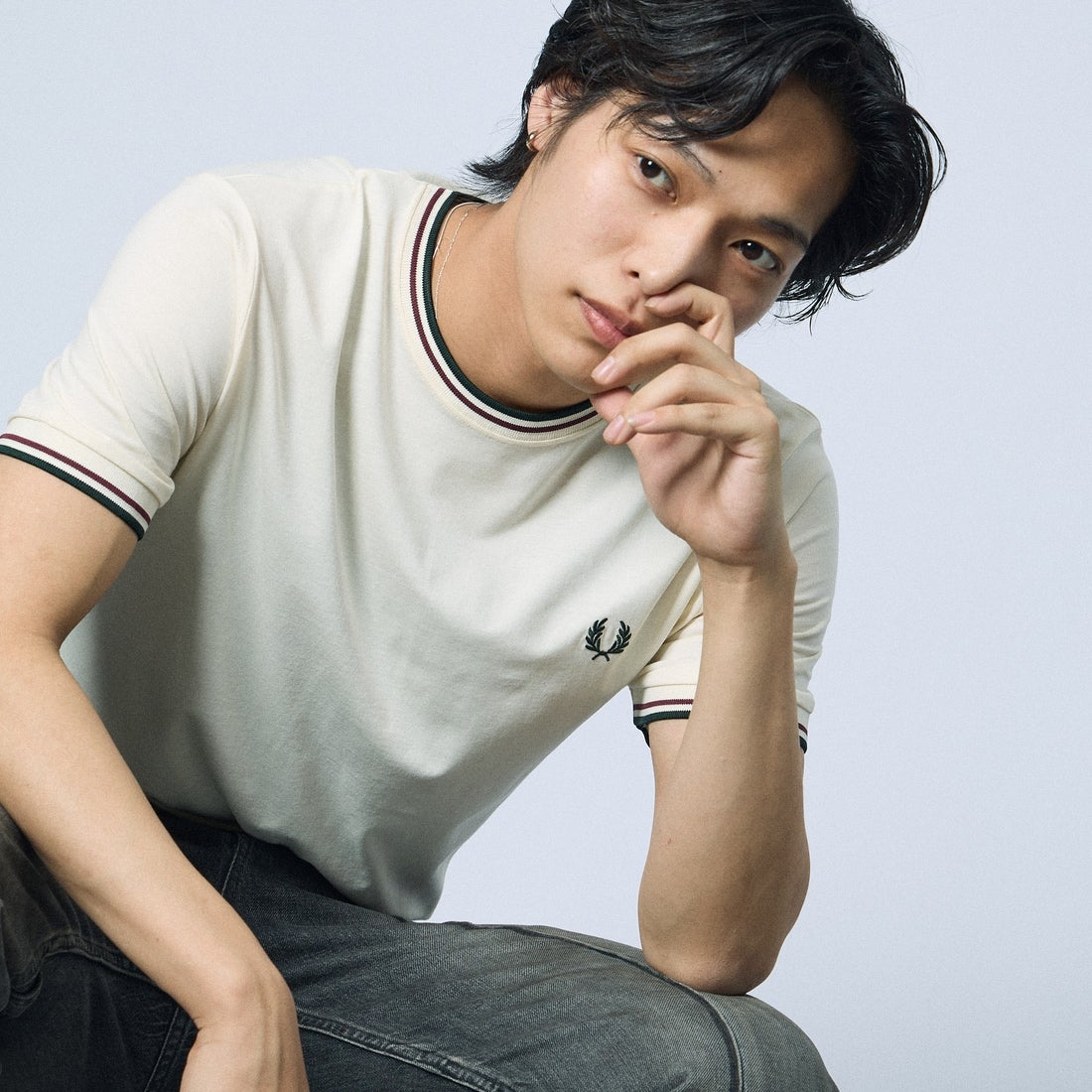 FRED PERRY [フレッドペリー] ツインティップ ショートスリーブTシャツ [M1588V] 84A ECRU/O &&モデル身長：179cm 着用サイズ：L&&