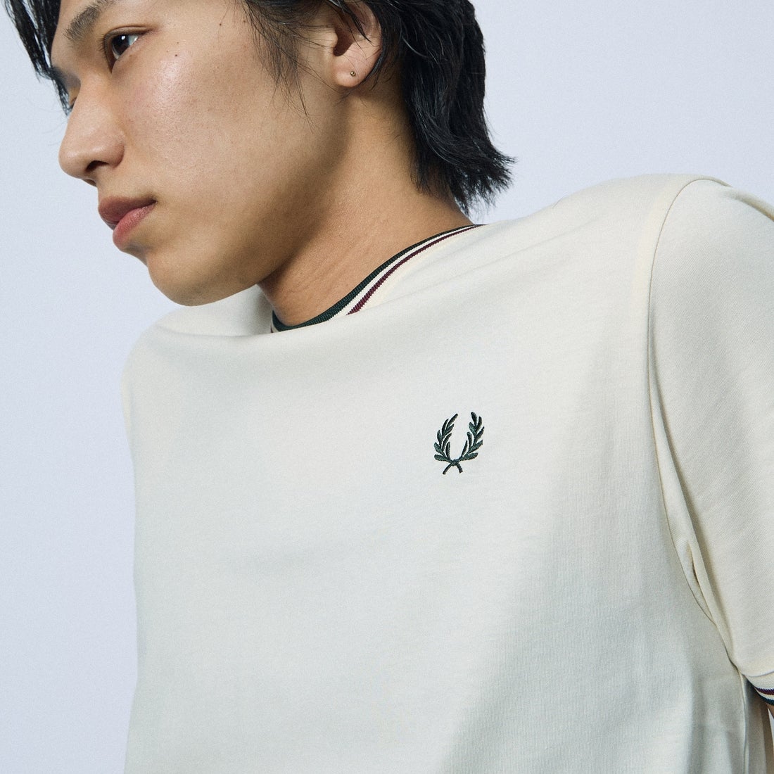 FRED PERRY [フレッドペリー] ツインティップ ショートスリーブTシャツ [M1588V] 84A ECRU/O &&モデル身長：179cm 着用サイズ：L&&