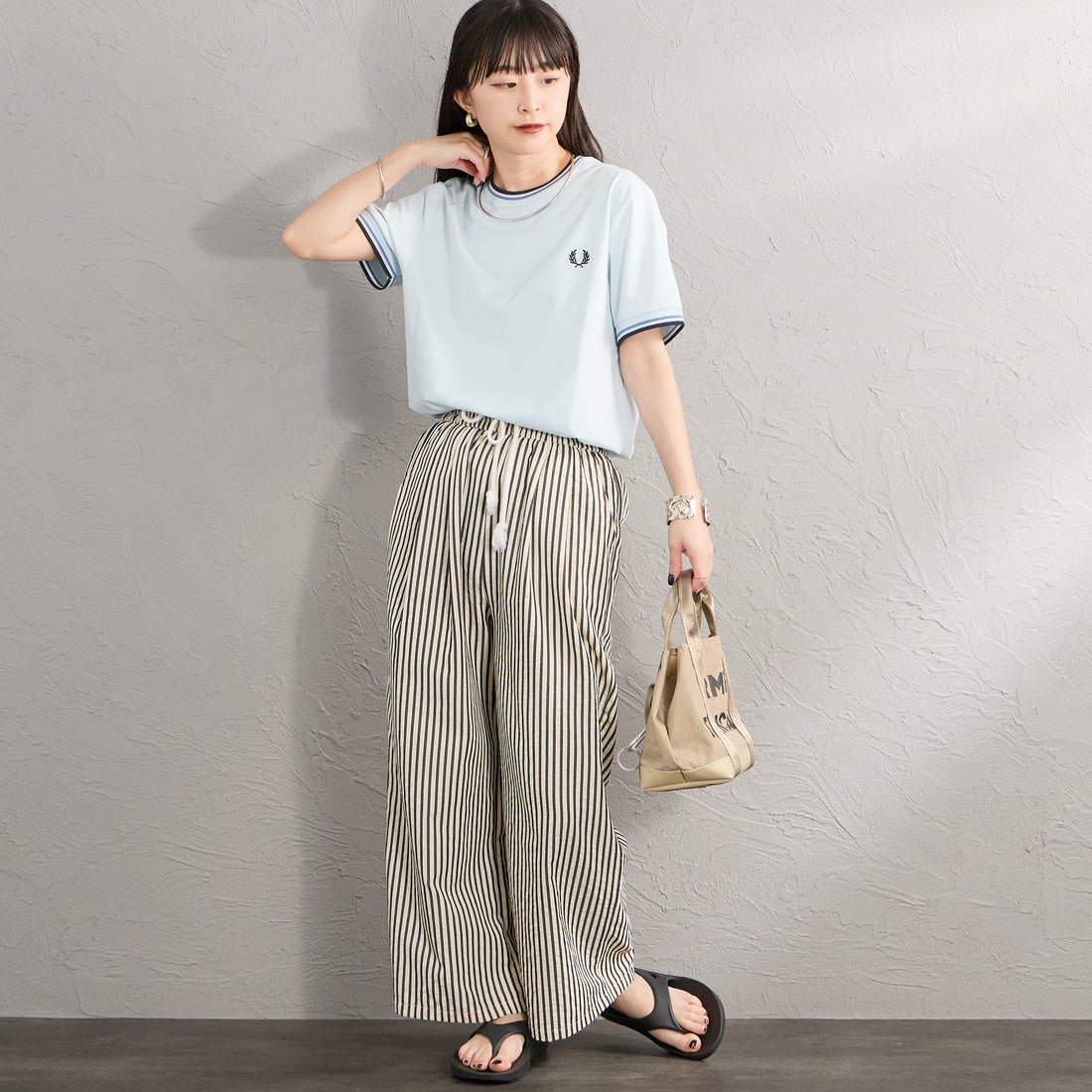 FRED PERRY [フレッドペリー] ツインティップ ショートスリーブTシャツ [M1588V] 96A LGTIC/ &&モデル身長：150cm 着用サイズ：S&&