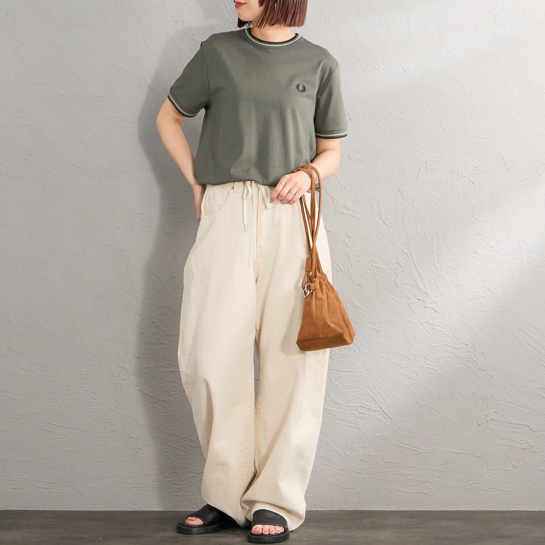 FRED PERRY [フレッドペリー] ツインティップ ショートスリーブTシャツ [M1588V] 04B FIELD &&モデル身長：159cm 着用サイズ：S&&