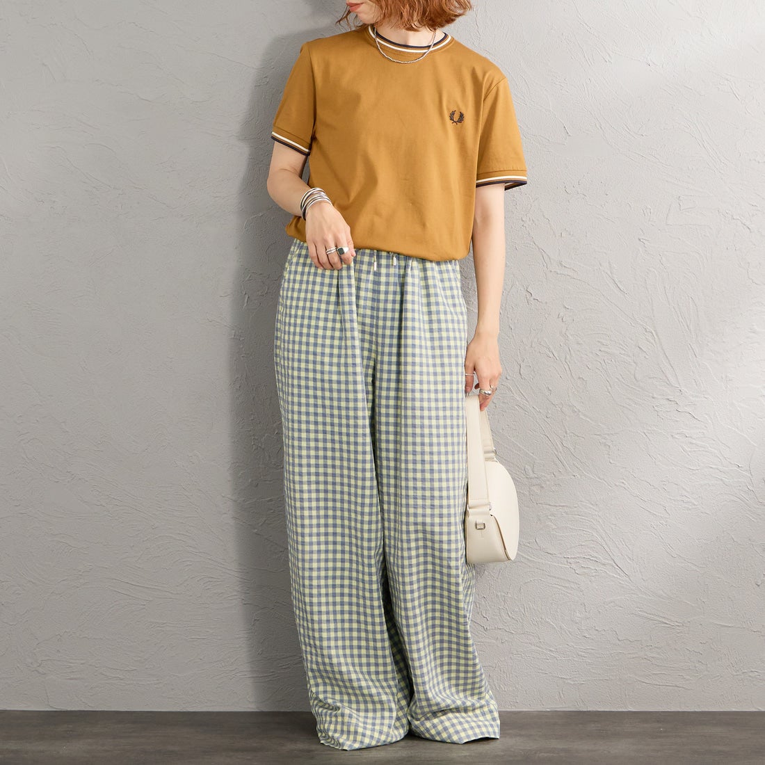 FRED PERRY [フレッドペリー] ツインティップ ショートスリーブTシャツ [M1588V] V46 DKCARM &&モデル身長：158cm 着用サイズ：S&&