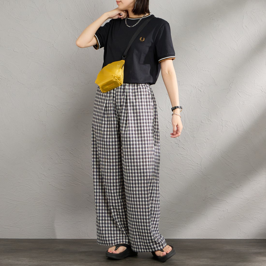 FRED PERRY [フレッドペリー] ツインティップ ショートスリーブTシャツ [M1588V] P69 BLACK &&モデル身長：160cm 着用サイズ：S&&