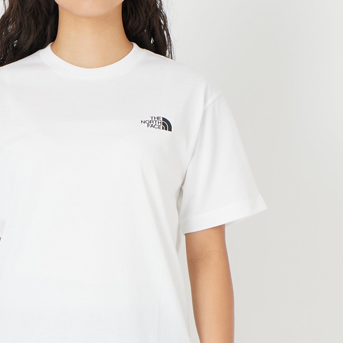 THE NORTH FACE [ザ ノースフェイス] ショートスリーブバンダナスクエアロゴTシャツ [NT32446] W2 &&モデル身長：162cm 着用サイズ：S&&