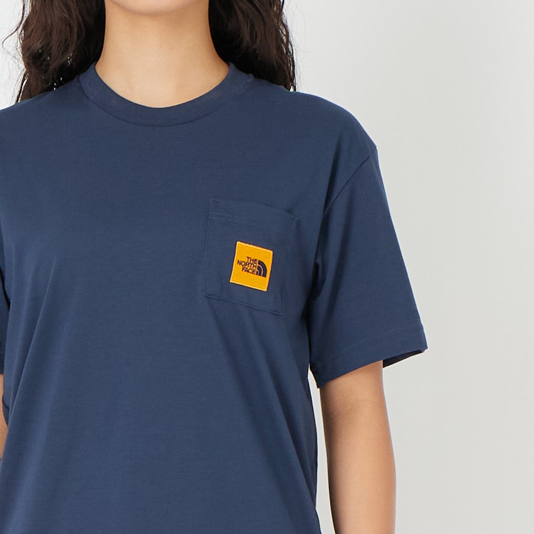 THE NORTH FACE [ザ ノースフェイス] ショートスリーブスクエアロゴポケットTシャツ [NT82541] UN &&モデル身長：162cm 着用サイズ：S&&