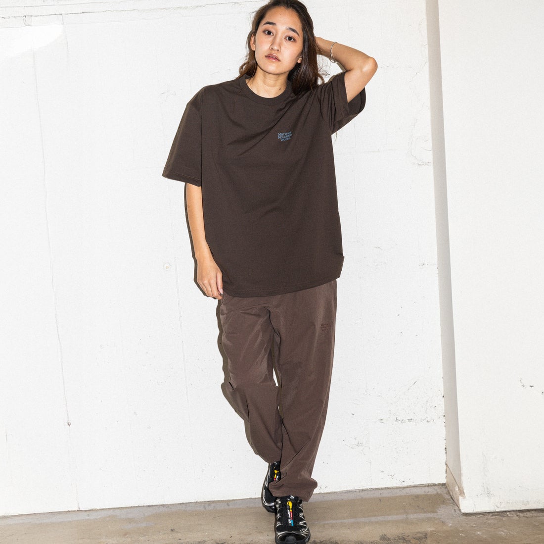 Marmot [マーモット] 別注 ドローコード付き ヒストリーロゴ バックプリントTシャツ [MTSS26MST336IN-JF] D.BROWN