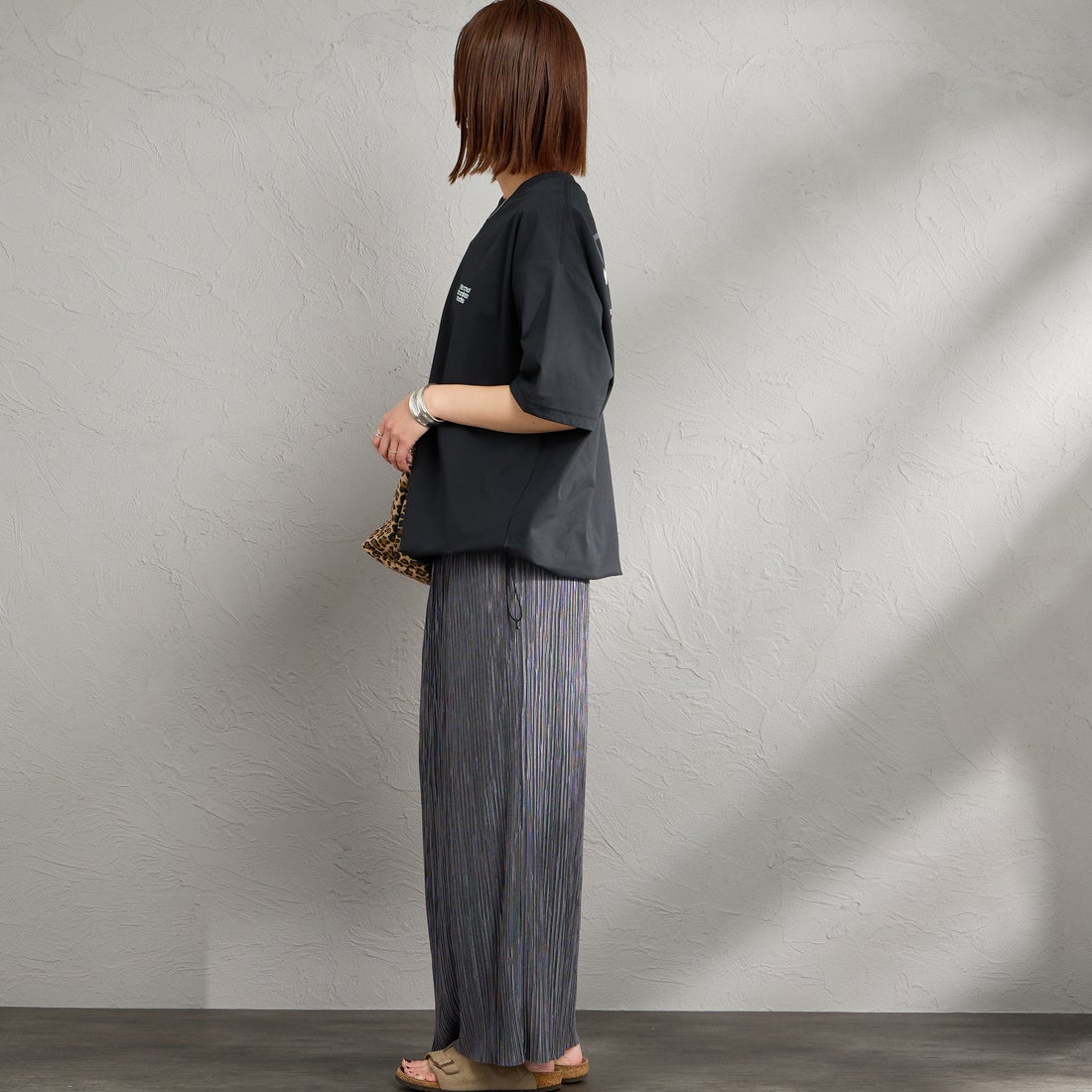 Marmot [マーモット] 別注 ドローコード付き ヒストリーロゴ バックプリントTシャツ [MTSS26MST336IN-JF] BLACK &&モデル身長：159cm 着用サイズ：S&&