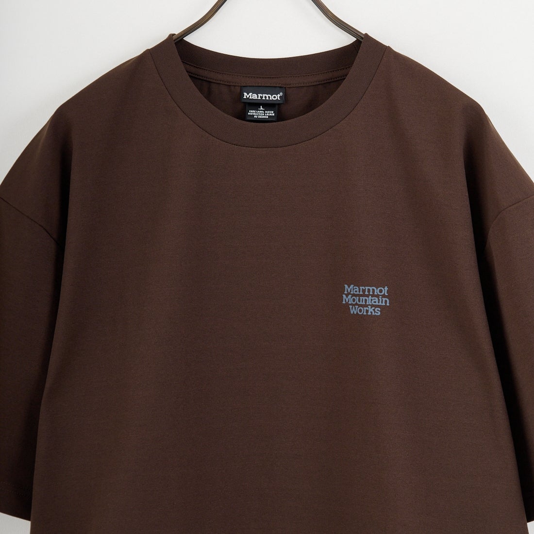 Marmot [マーモット] 別注 ドローコード付き ヒストリーロゴ バックプリントTシャツ [MTSS26MST336IN-JF] D.BROWN