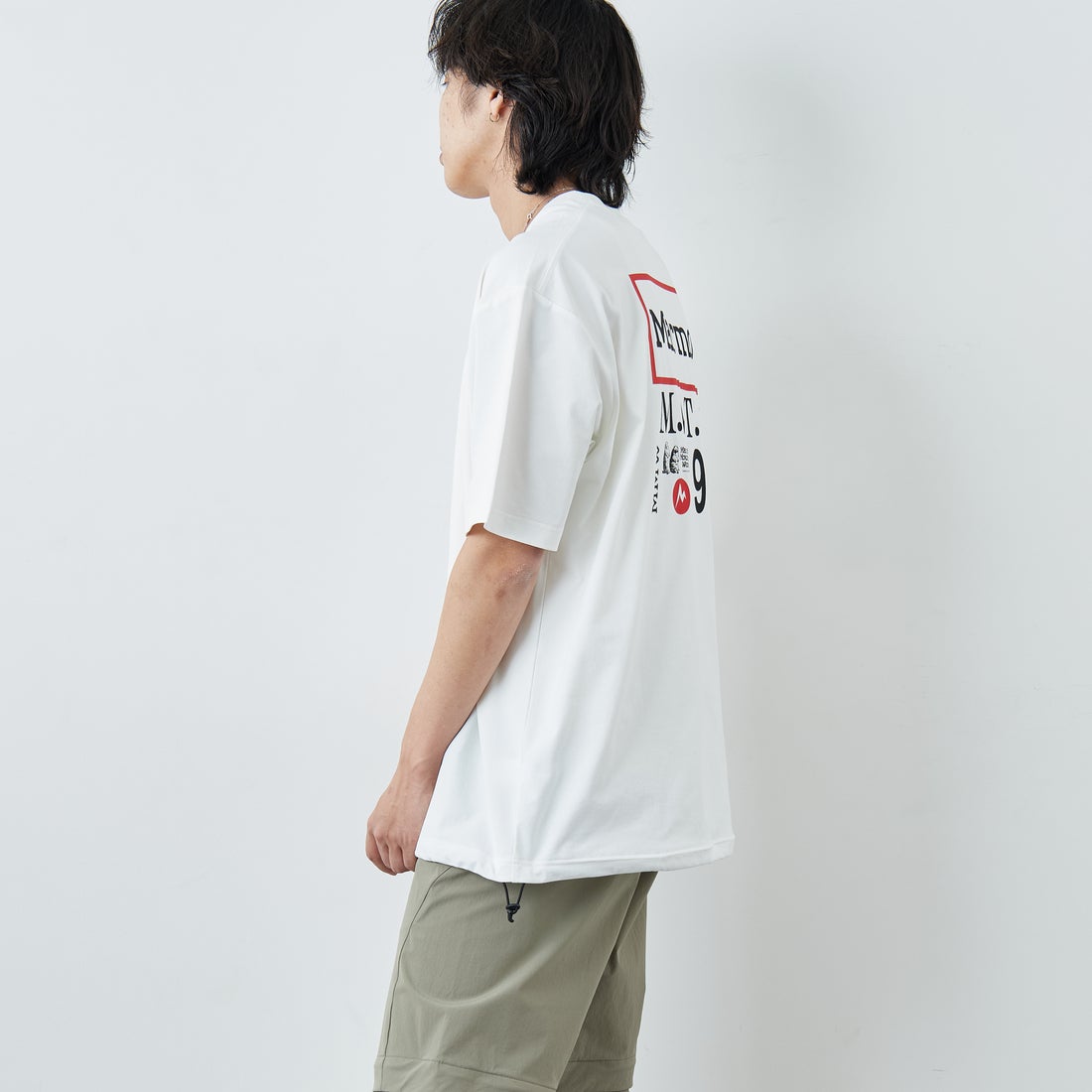 Marmot [マーモット] 別注 ドローコード付き ヒストリーロゴ バックプリントTシャツ [MTSS26MST336IN-JF] WHITE &&モデル身長：179cm 着用サイズ：L&&
