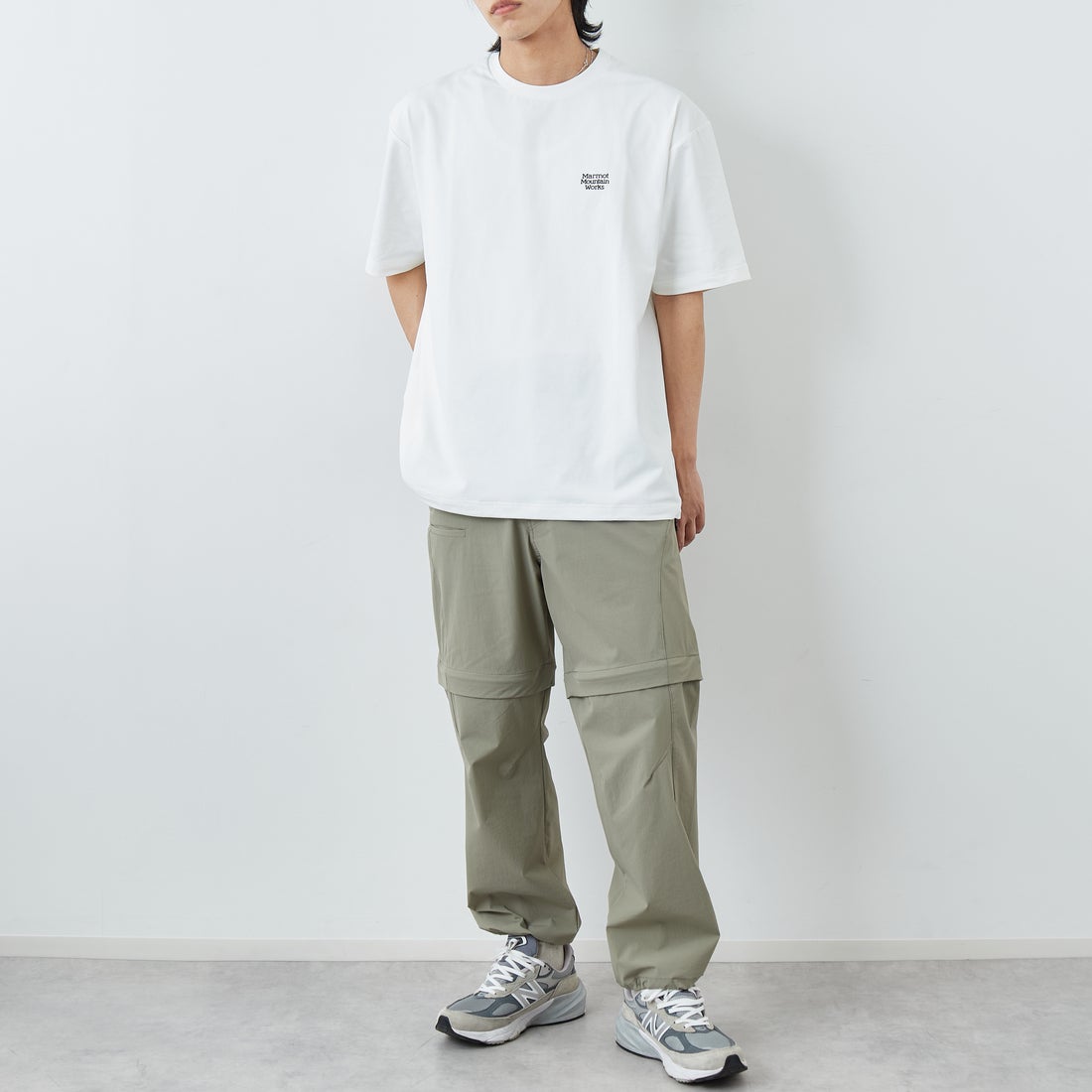 Marmot [マーモット] 別注 ドローコード付き ヒストリーロゴ バックプリントTシャツ [MTSS26MST336IN-JF] WHITE &&モデル身長：179cm 着用サイズ：L&&