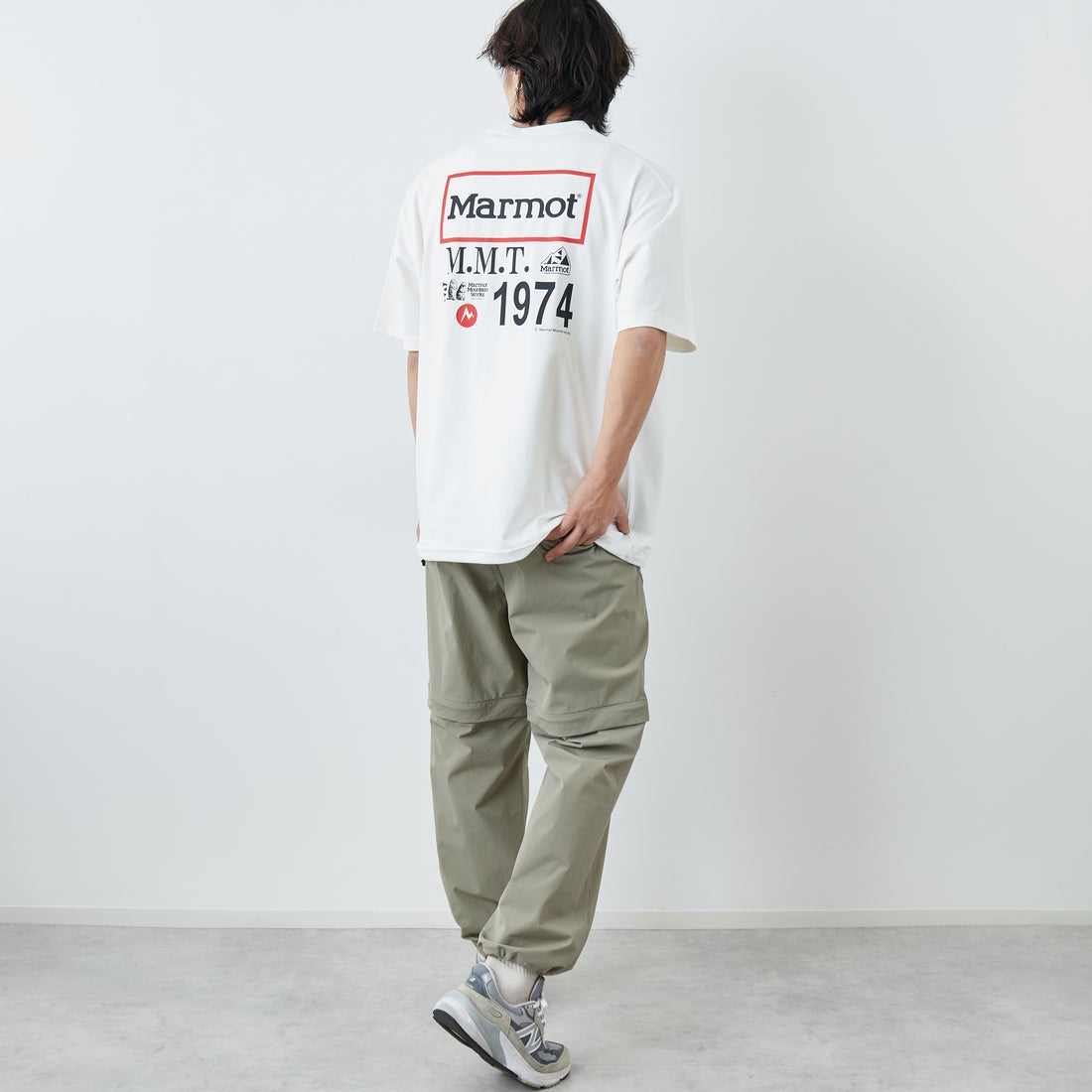 Marmot [マーモット] 別注 ドローコード付き ヒストリーロゴ バックプリントTシャツ [MTSS26MST336IN-JF] WHITE &&モデル身長：179cm 着用サイズ：L&&