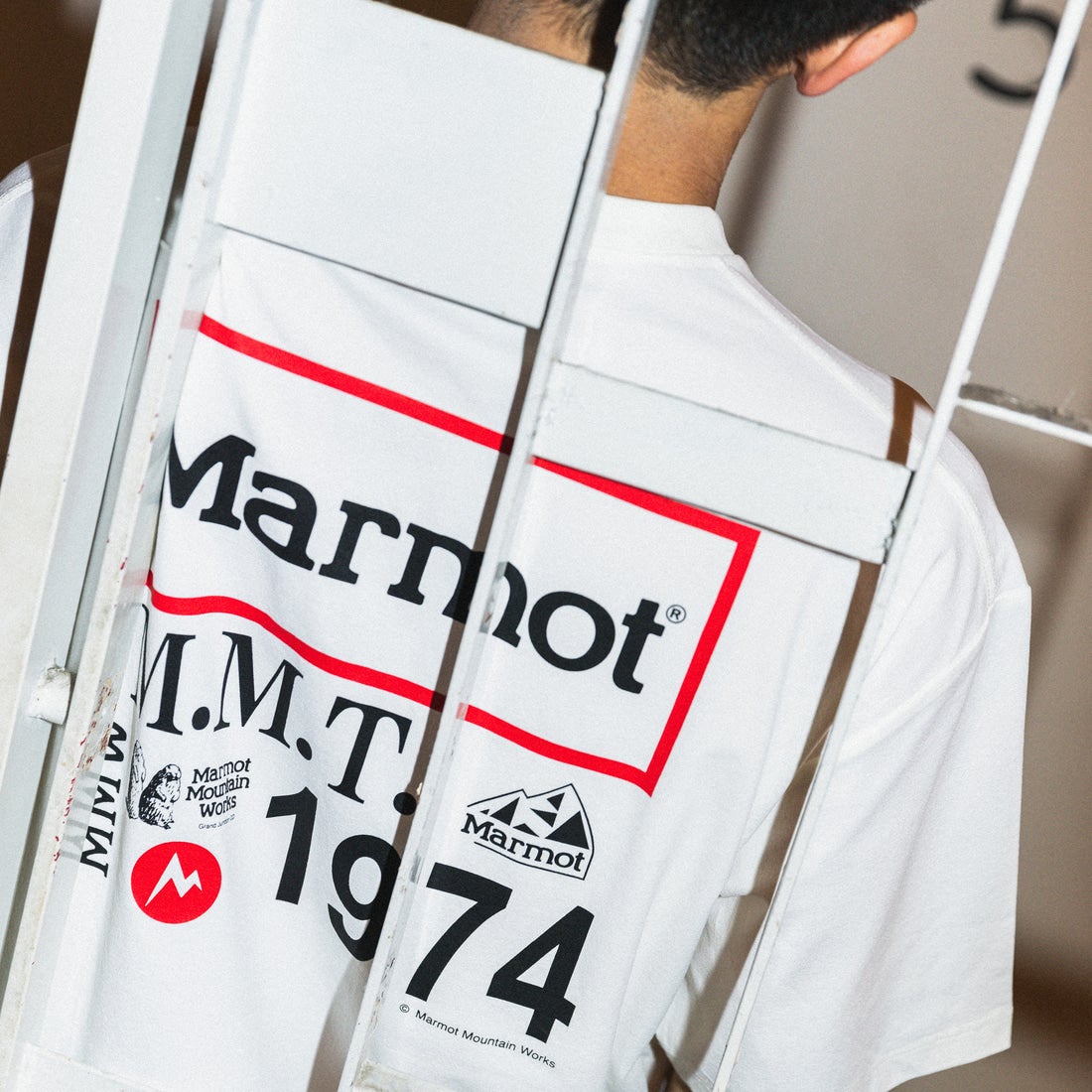 Marmot [マーモット] 別注 ドローコード付き ヒストリーロゴ バックプリントTシャツ [MTSS26MST336IN-JF] WHITE