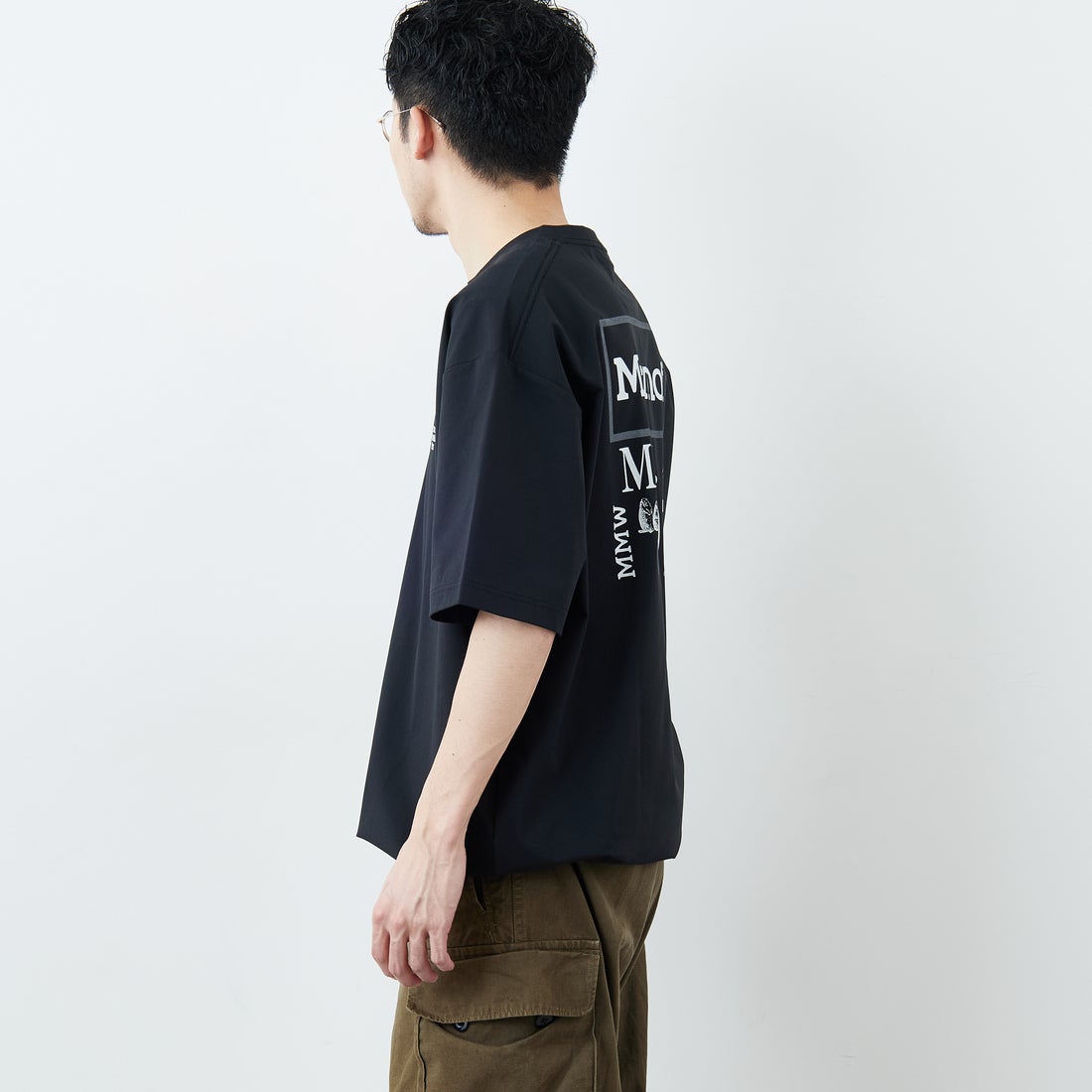 Marmot [マーモット] 別注 ドローコード付き ヒストリーロゴ バックプリントTシャツ [MTSS26MST336IN-JF] BLACK &&モデル身長：168cm 着用サイズ：L&&