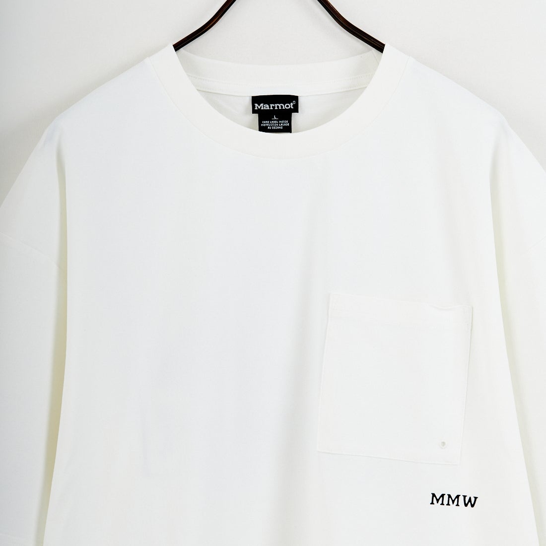 Marmot [マーモット] 別注 ドローコード付き マウンテンロゴ バックプリントTシャツ [MTSS26MST337IN-JF] WHITE
