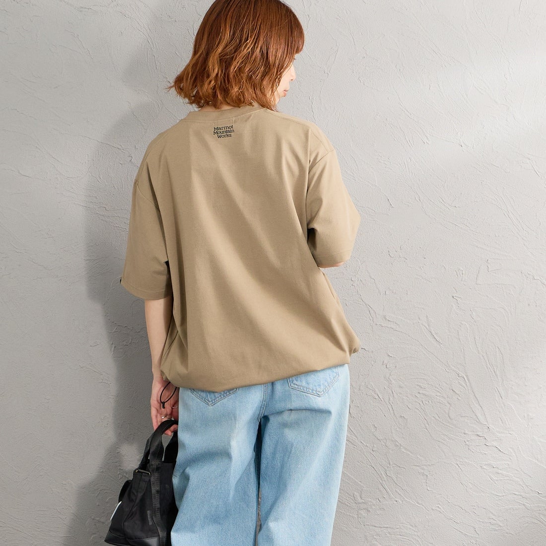 Marmot [マーモット] 別注 ドローコード付き ワッペンロゴ ポケットTシャツ [MTSS26MST339IN-JF] D.BEIGE &&モデル身長：158cm 着用サイズ：S&&