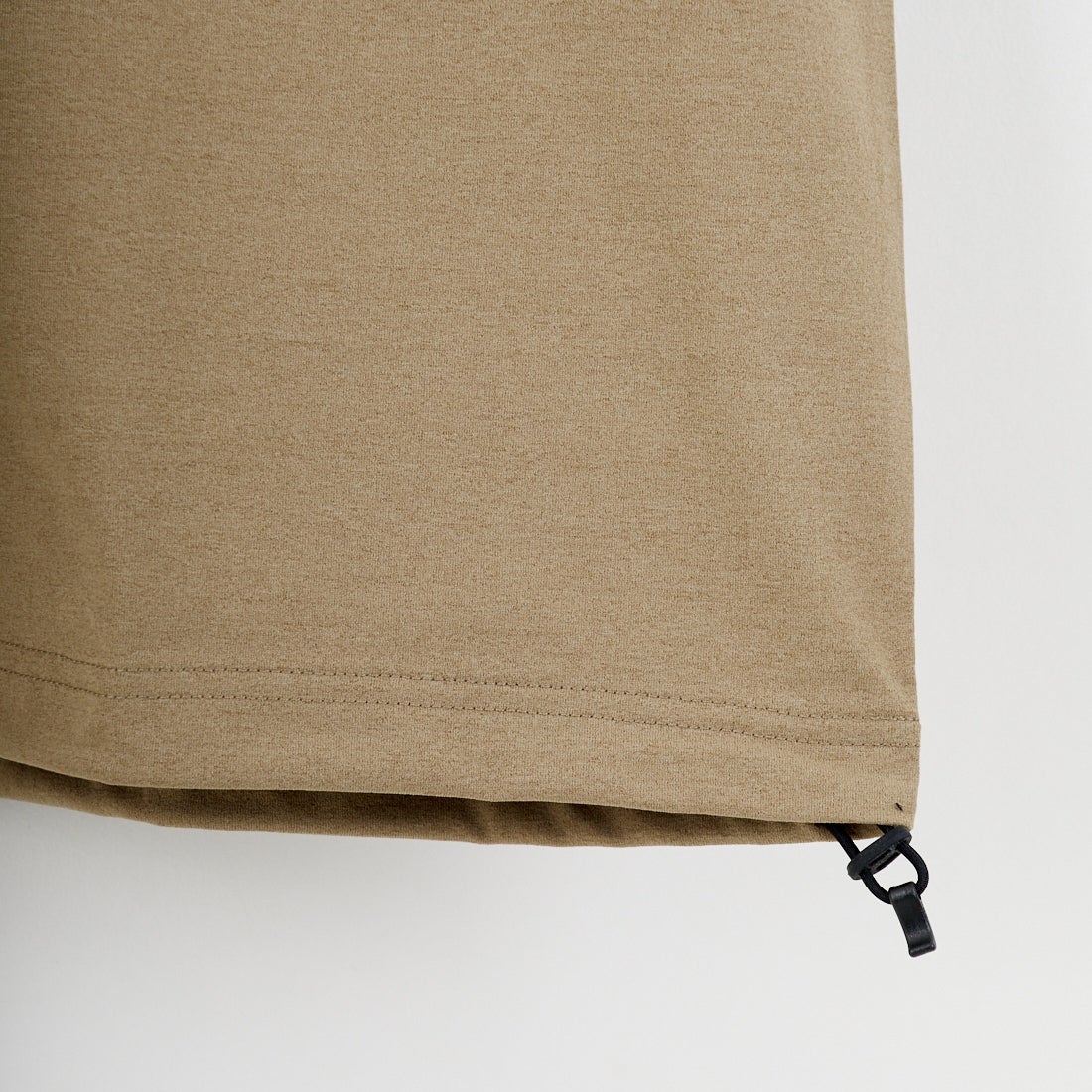 Marmot [マーモット] 別注 ドローコード付き ワッペンロゴ ポケットTシャツ [MTSS26MST339IN-JF] D.BEIGE