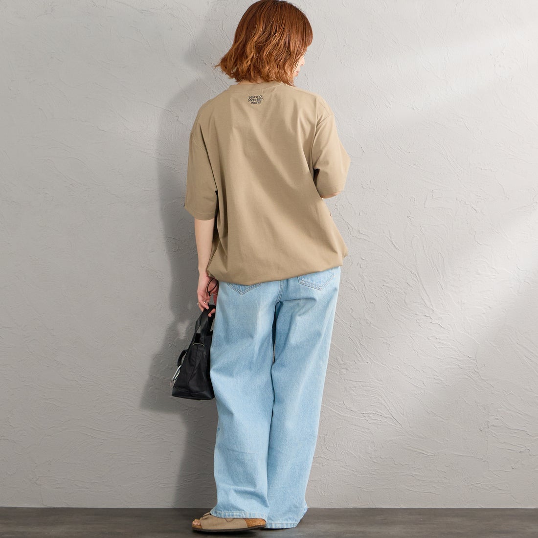 Marmot [マーモット] 別注 ドローコード付き ワッペンロゴ ポケットTシャツ [MTSS26MST339IN-JF] D.BEIGE &&モデル身長：158cm 着用サイズ：S&&