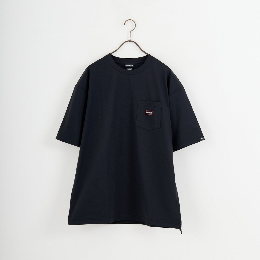 Marmot [マーモット] 別注 ドローコード付き ワッペンロゴ ポケットTシャツ [MTSS26MST339IN-JF] BLACK