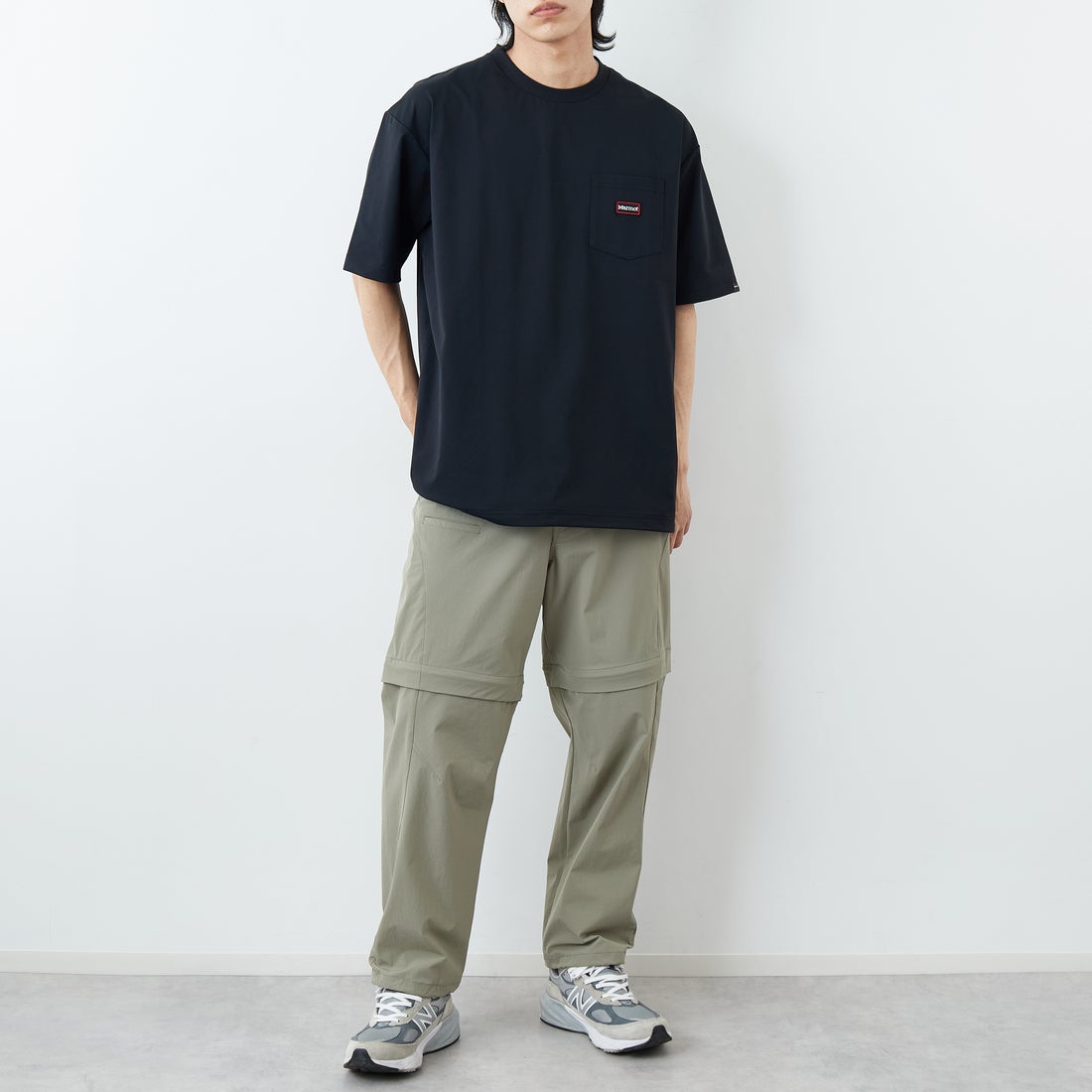 Marmot [マーモット] 別注 ドローコード付き ワッペンロゴ ポケットTシャツ [MTSS26MST339IN-JF] BLACK &&モデル身長：179cm 着用サイズ：L&&