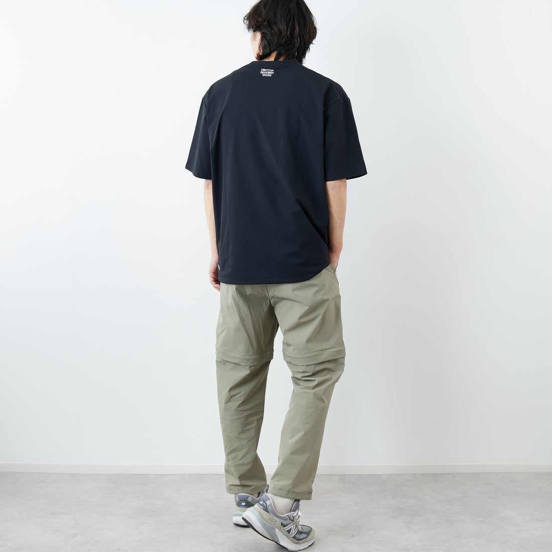 Marmot [マーモット] 別注 ドローコード付き ワッペンロゴ ポケットTシャツ [MTSS26MST339IN-JF] BLACK &&モデル身長：179cm 着用サイズ：L&&