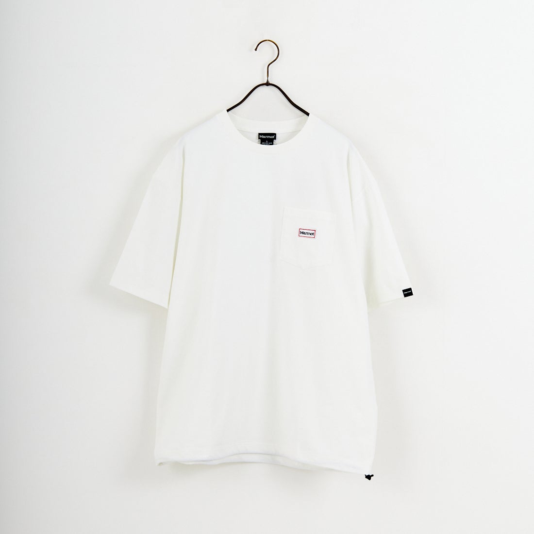 Marmot [マーモット] 別注 ドローコード付き ワッペンロゴ ポケットTシャツ [MTSS26MST339IN-JF] WHITE