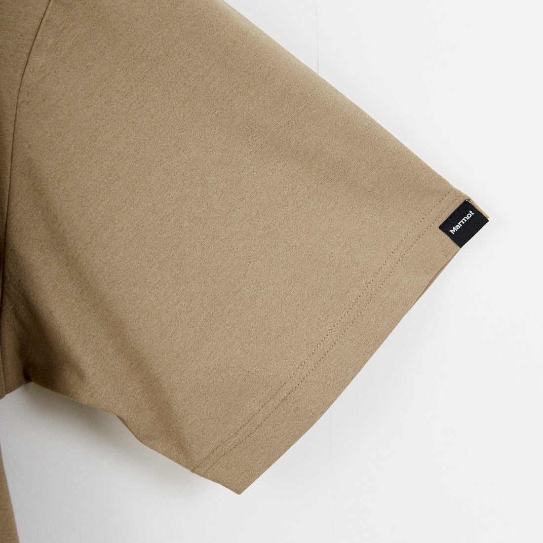 Marmot [マーモット] 別注 ドローコード付き ワッペンロゴ ポケットTシャツ [MTSS26MST339IN-JF] D.BEIGE