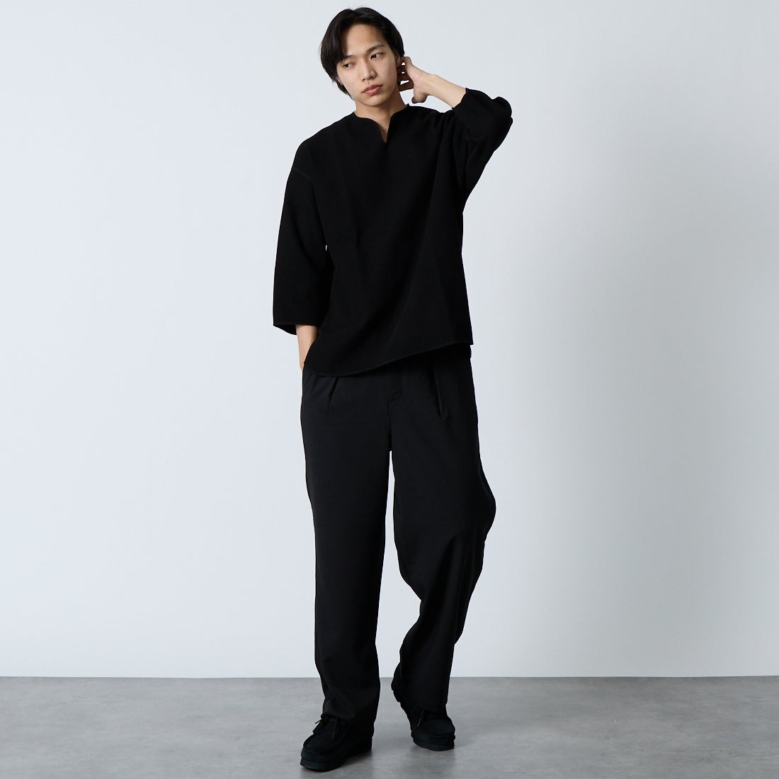 blurhms ROOTSTOCK [ブラームス ルーツストック] 別注 ラフ&スムース サーマルオーバーネック7分袖Tシャツ [BROOTS26SJF01-JF] BLACK &&モデル身長：179cm 着用サイズ：3&&