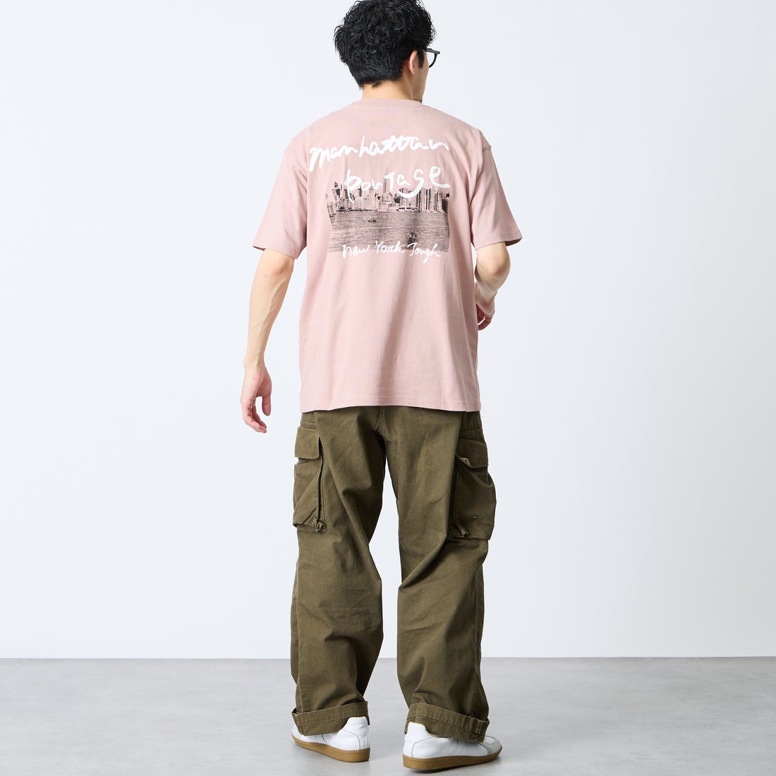 MANHATTAN PORTAGE [マンハッタンポーテージ] 別注 バックフォトプリントTシャツ [26SSMP-IN81-JF] PINK &&モデル身長：168cm 着用サイズ：M&&
