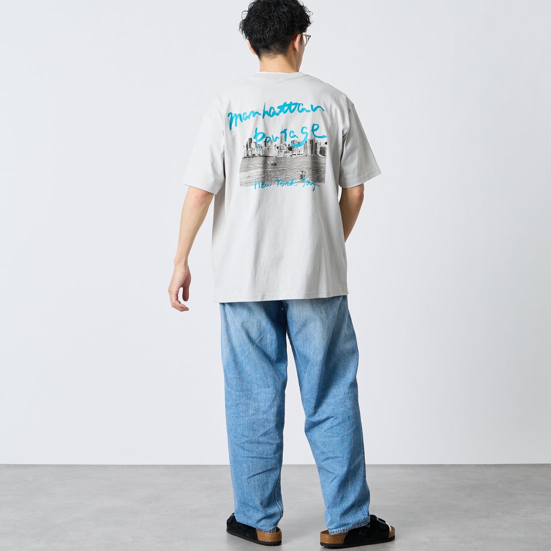 MANHATTAN PORTAGE [マンハッタンポーテージ] 別注 バックフォトプリントTシャツ [26SSMP-IN81-JF] L.GRAY &&モデル身長：168cm 着用サイズ：L&&