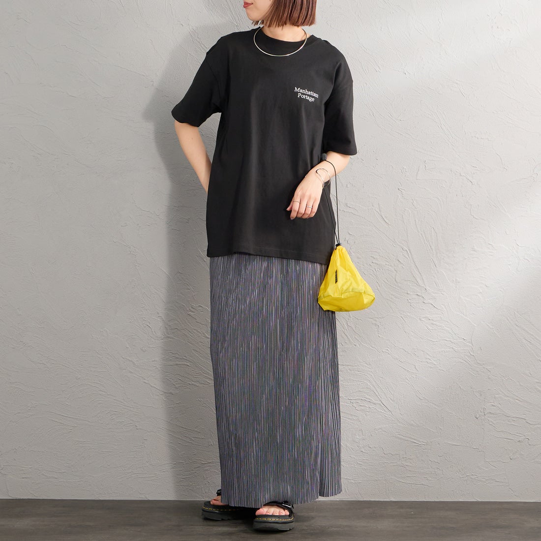 MANHATTAN PORTAGE [マンハッタンポーテージ] 別注 バックフォトプリントTシャツ [26SSMP-IN81-JF] BLACK &&モデル身長：159cm 着用サイズ：S&&