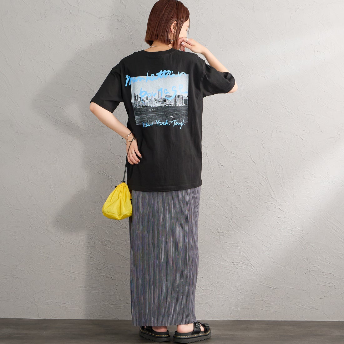 MANHATTAN PORTAGE [マンハッタンポーテージ] 別注 バックフォトプリントTシャツ [26SSMP-IN81-JF] BLACK &&モデル身長：159cm 着用サイズ：S&&